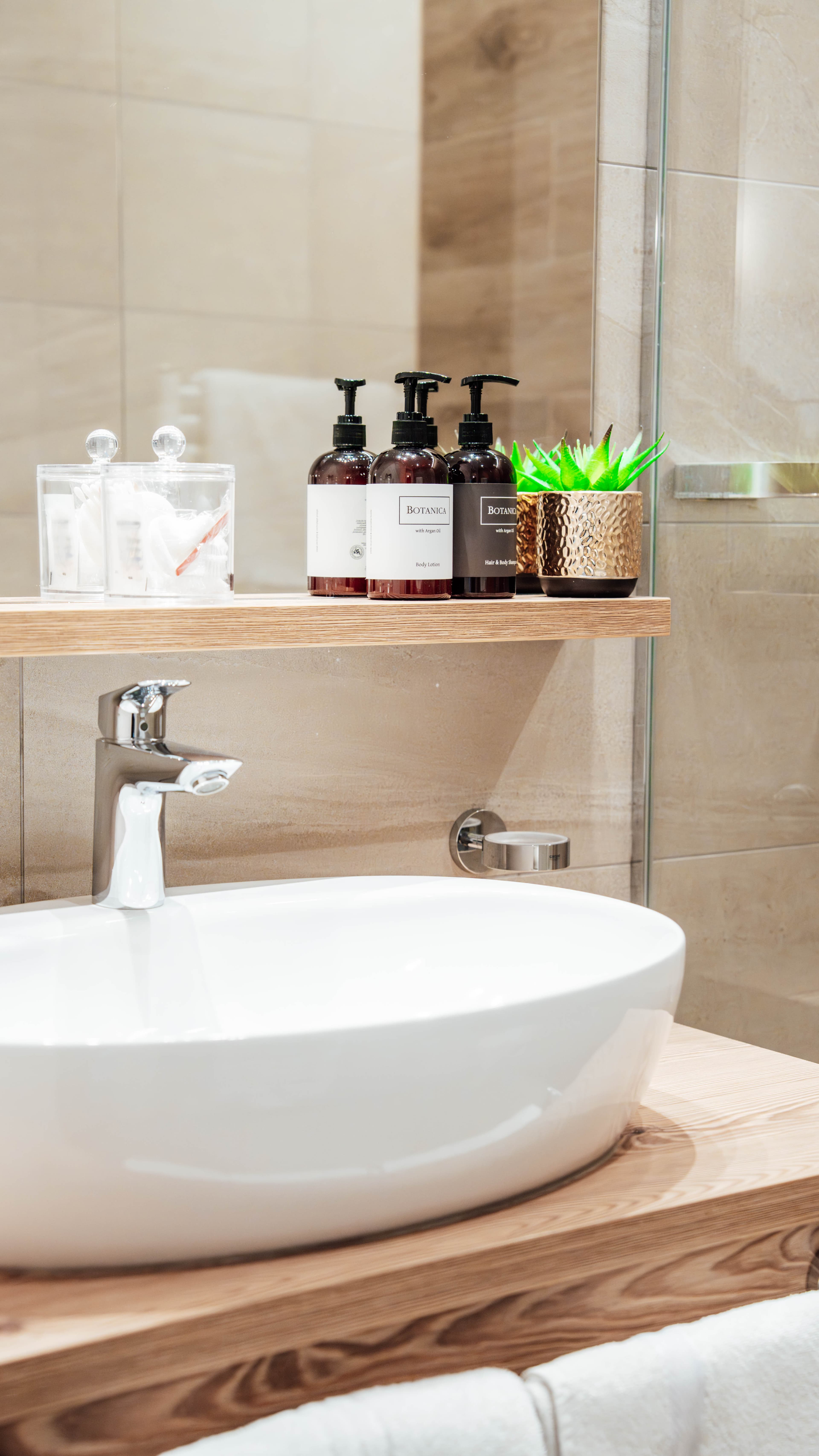 Badezimmer im Zimmer — Waschtisch